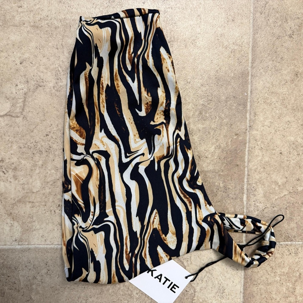NWT- SKATIE One-Shoulder Bikini Set in Abstract Print - Picture 4 of 9